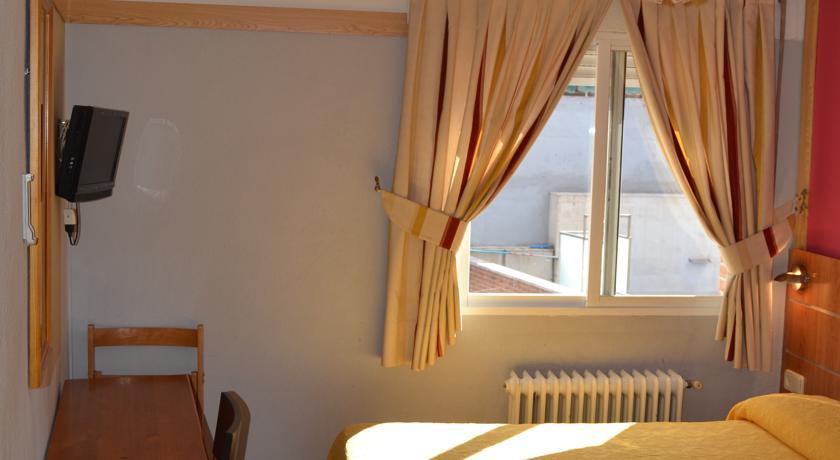 אלקאלה דה הנארס Hostal Don Juan I חדר תמונה