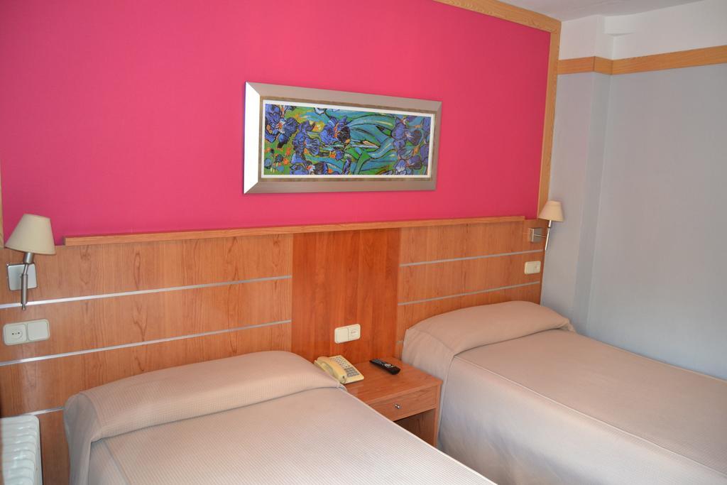 אלקאלה דה הנארס Hostal Don Juan I חדר תמונה