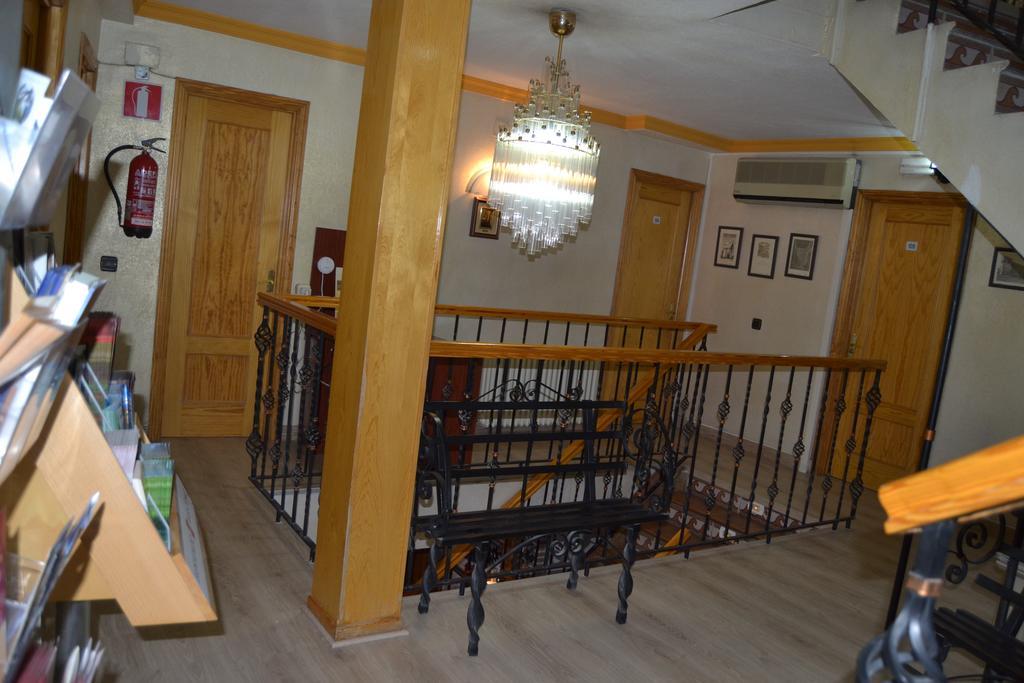 אלקאלה דה הנארס Hostal Don Juan I מראה חיצוני תמונה