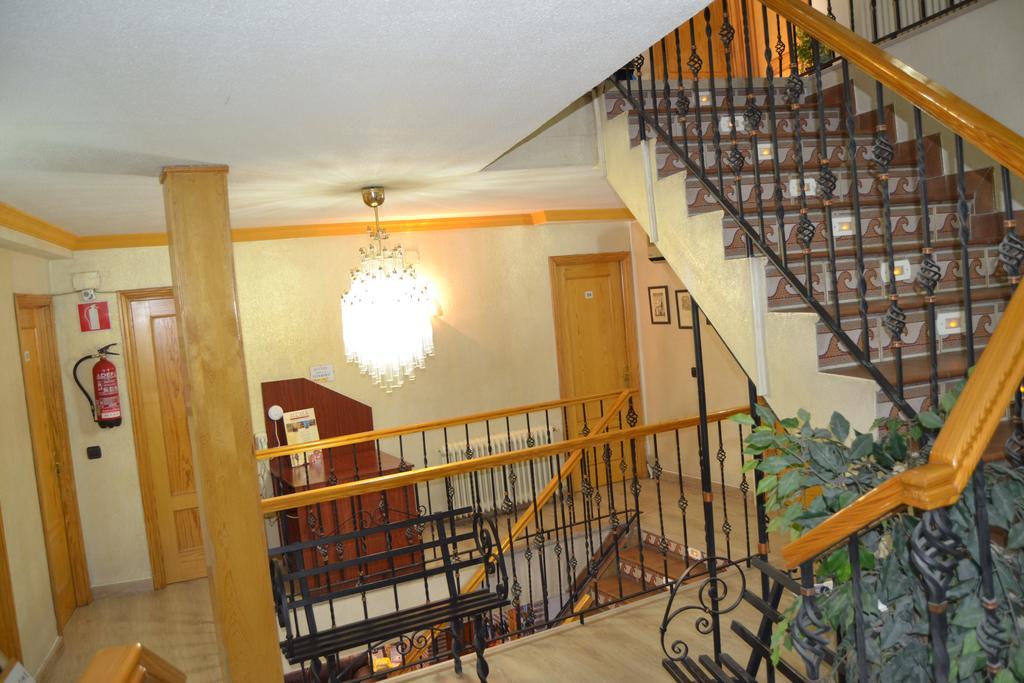 אלקאלה דה הנארס Hostal Don Juan I מראה חיצוני תמונה