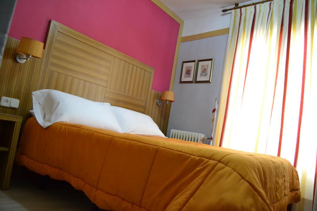 אלקאלה דה הנארס Hostal Don Juan I מראה חיצוני תמונה