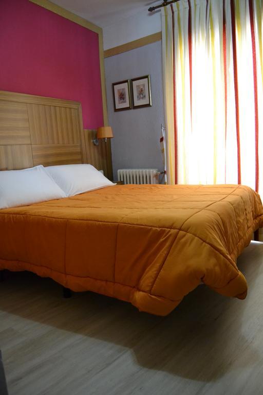 אלקאלה דה הנארס Hostal Don Juan I מראה חיצוני תמונה