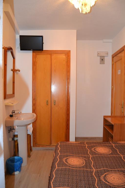 אלקאלה דה הנארס Hostal Don Juan I מראה חיצוני תמונה