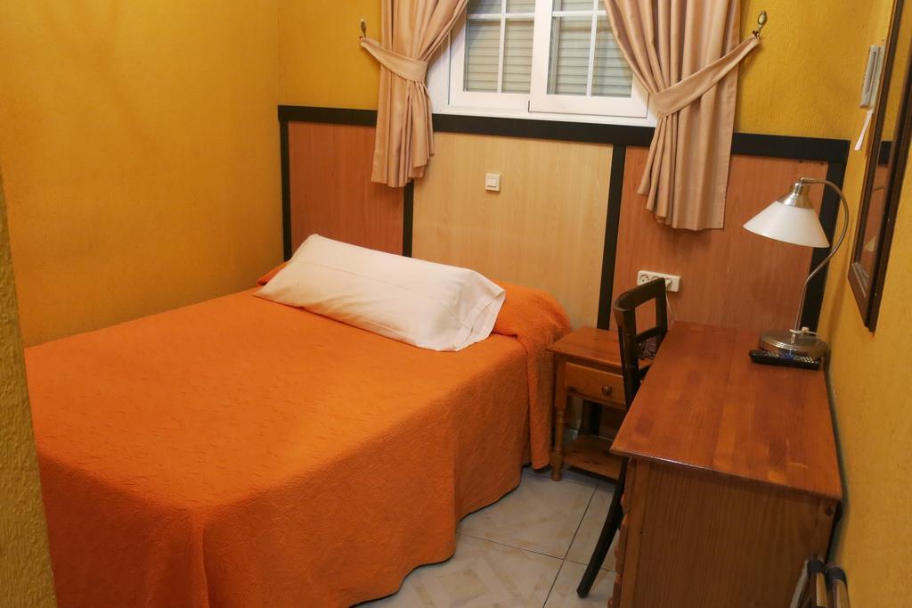 אלקאלה דה הנארס Hostal Don Juan I מראה חיצוני תמונה