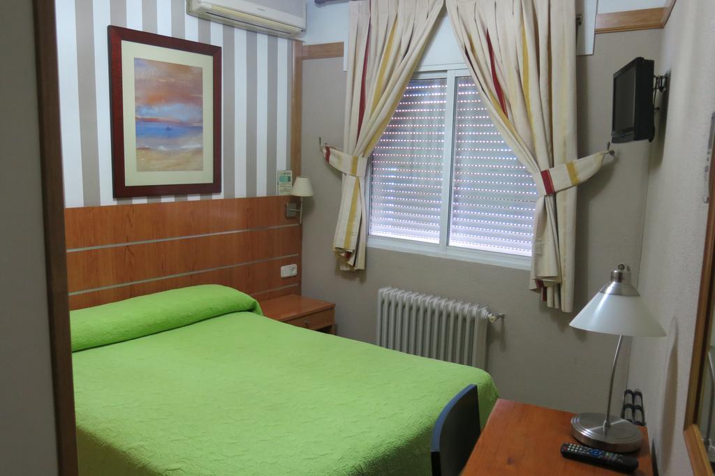 אלקאלה דה הנארס Hostal Don Juan I מראה חיצוני תמונה